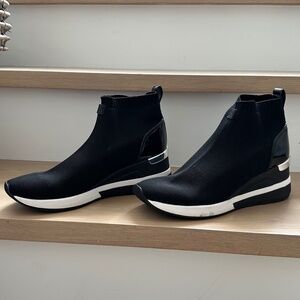 MICHAEL KORS 🖤Skyler Knit Bootie Wedge SNEAKER Black W8.5 StreetChic ATHLEISURE